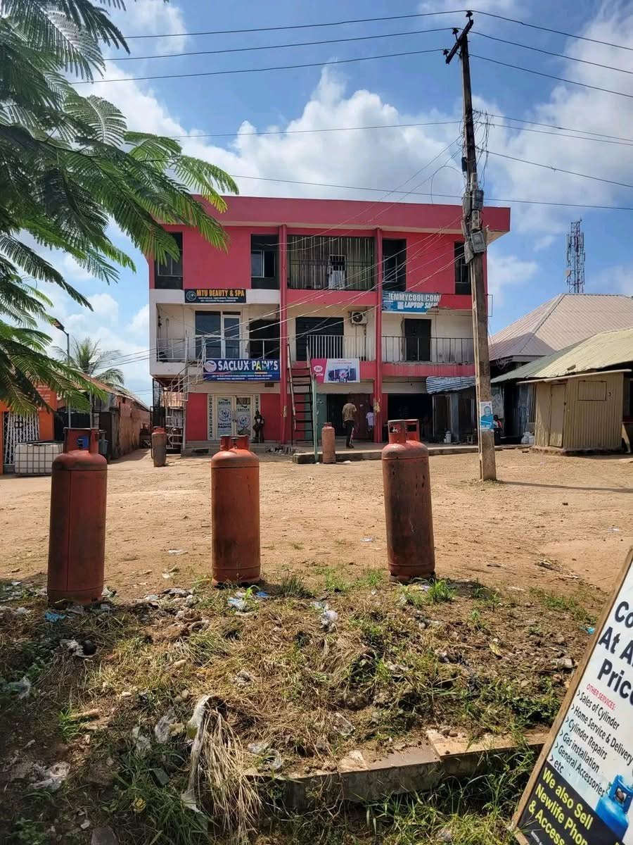 Commercial Building with Shops and Apartments for sale in High Level, Makurdi, Benue