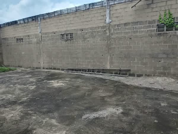 Warehouse with Bedroom Land for sale in New Otukpo Road, Makurdi, Benue