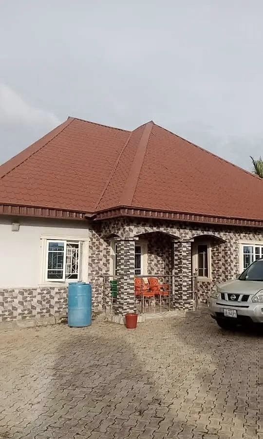 5-Bedroom Flat with Self-Contains for Sale for sale in Beside Mobile Barracks Market, Makurdi, Benue