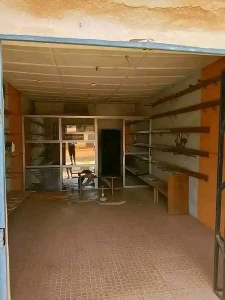 Additional view of Double Shop to Let