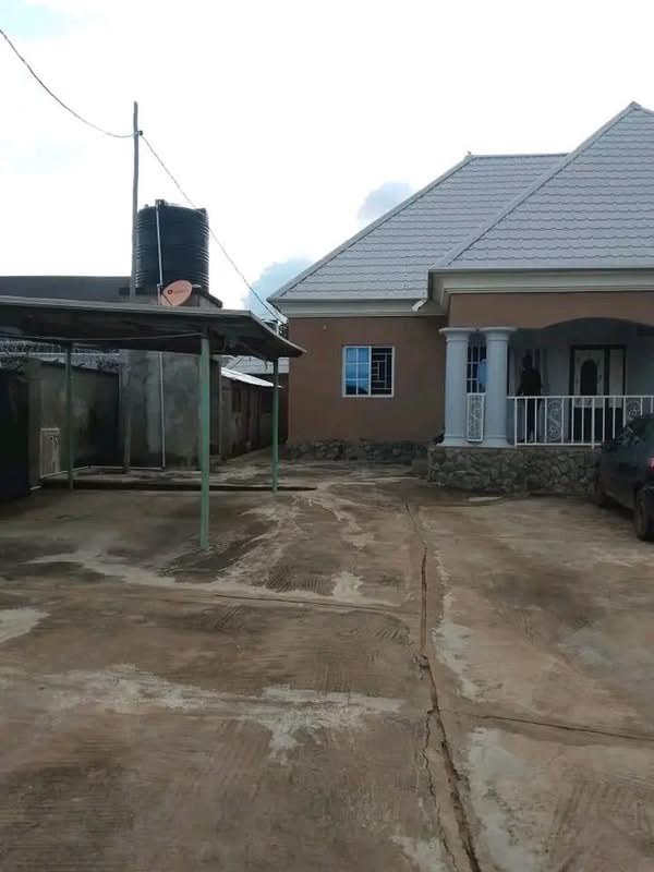 Spacious Three Bedroom Apartment for Rent for rent in Behind Bolt Water Factory, Off George Akume Way, along Tse Shir Road after Ayihe Market, Makurdi, Benue
