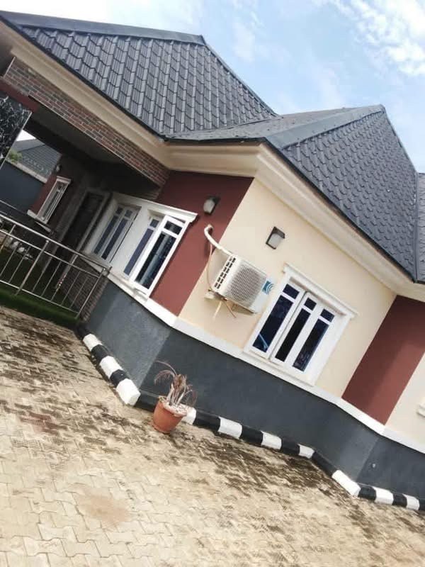 Functional Hotel with Spacious Rooms for sale in Gaadi and Nyon Layout junction, Makurdi, Benue