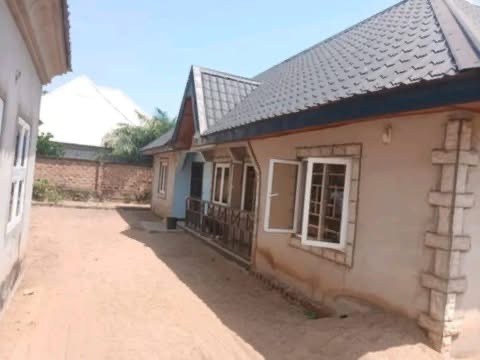 Additional view of 4 Bedroom House with Additional Flats