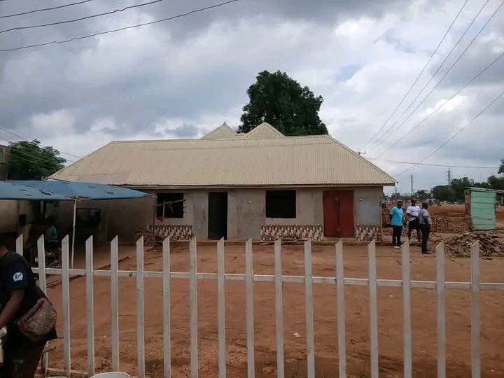 Strategic Land and Two Shops for sale in Bank Road, Makurdi, Benue