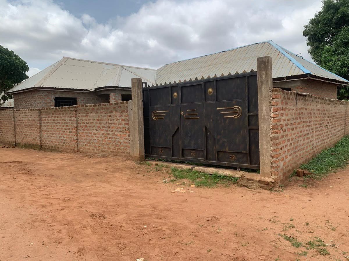 3-Apartment House Property for Sale for sale in Old Agagbe Road, Makurdi, Benue
