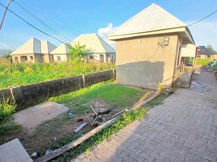 Additional view of House with rooms and self-contained apartment