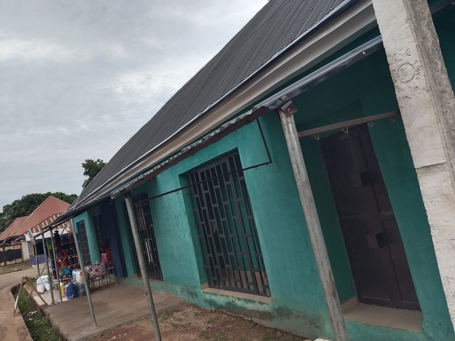 Fenced Plot of Land with 5 Shops for sale in Makurdi, Benue