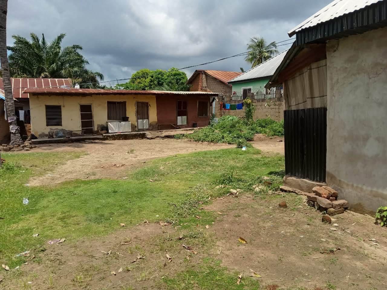 Land with Single Rooms and Self-Contain for sale in Naka Road, Makurdi, Benue