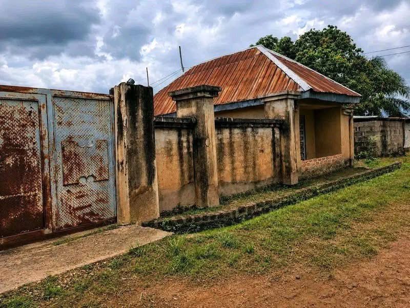 Three Bedroom Flat and Shop