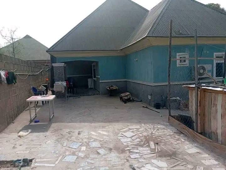 Distress Sale 3 Bedroom Flat Gboko for sale in new road, around Park and Garden, Gboko, Benue