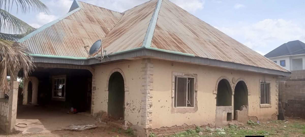 Additional view of Spacious Four-Bedroom Twin Flat For Sale
