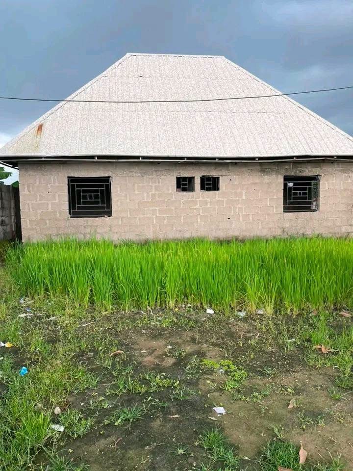 Uncompleted 2-Bedroom Home in Makurdi for sale in Achusa market, Makurdi, Benue