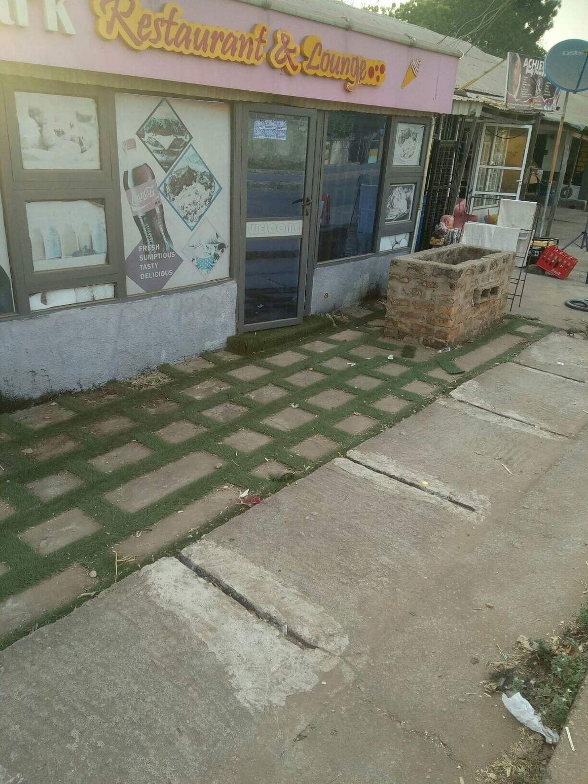 Four-in-One Shop for Restaurant for sale in Opposite Police Headquarters, Makurdi, Benue