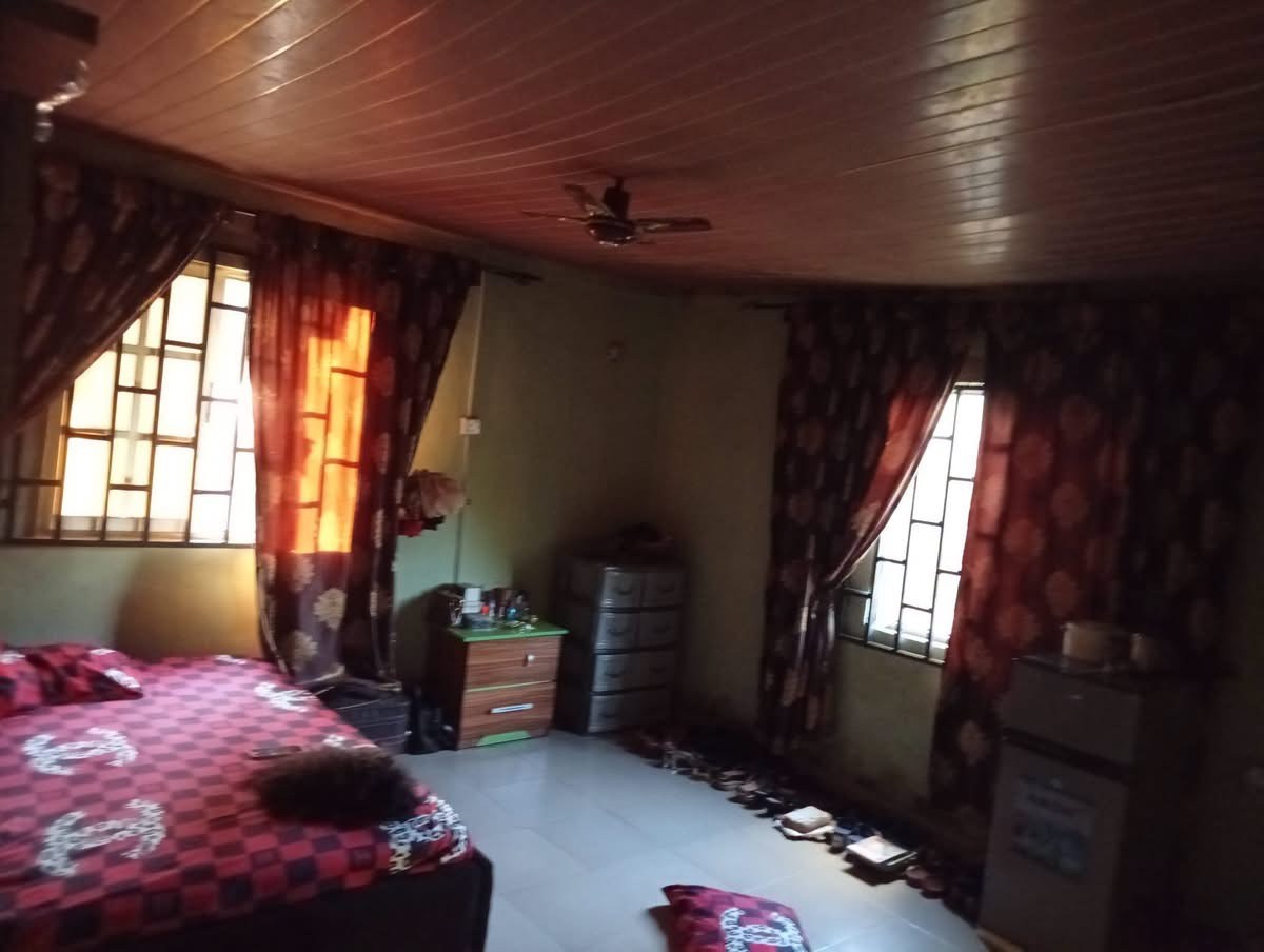 Additional view of Clean Three-Bedroom Flat with Shop