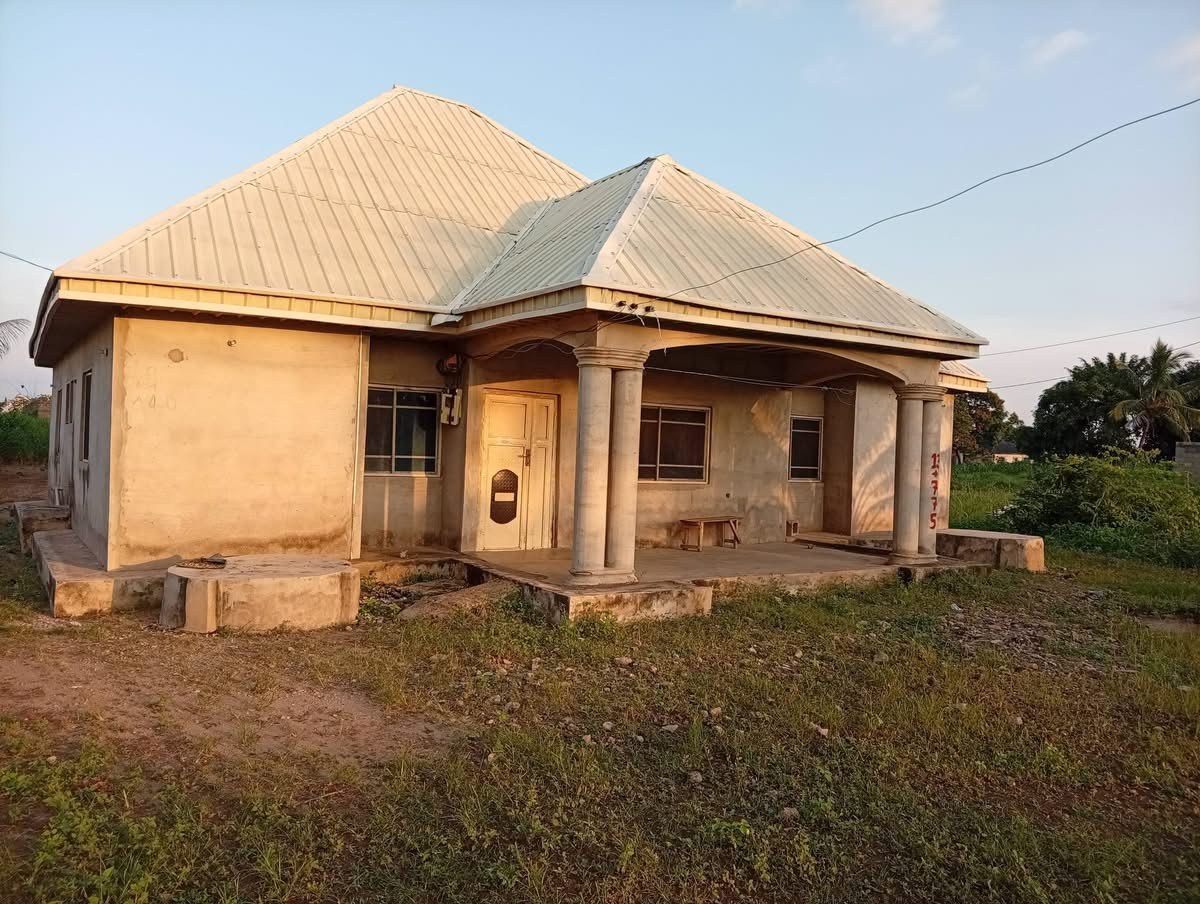 Uncompleted 3-Bedroom Flat for Sale for sale in Tse Chivir Welfare Qtrs., Makurdi, Benue