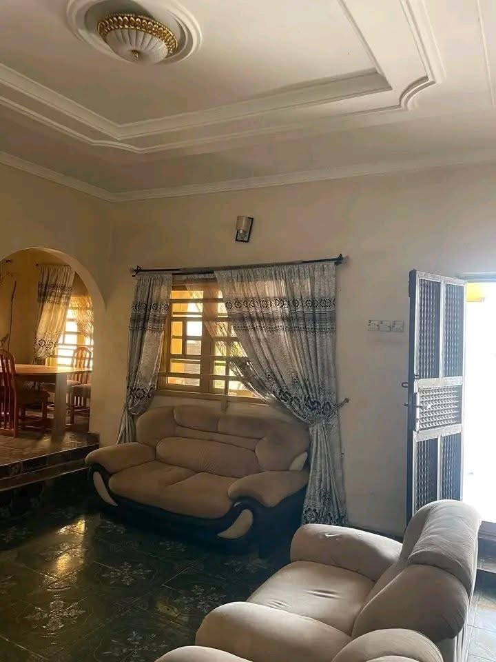 Additional view of 3 Bedroom Flat with Shop