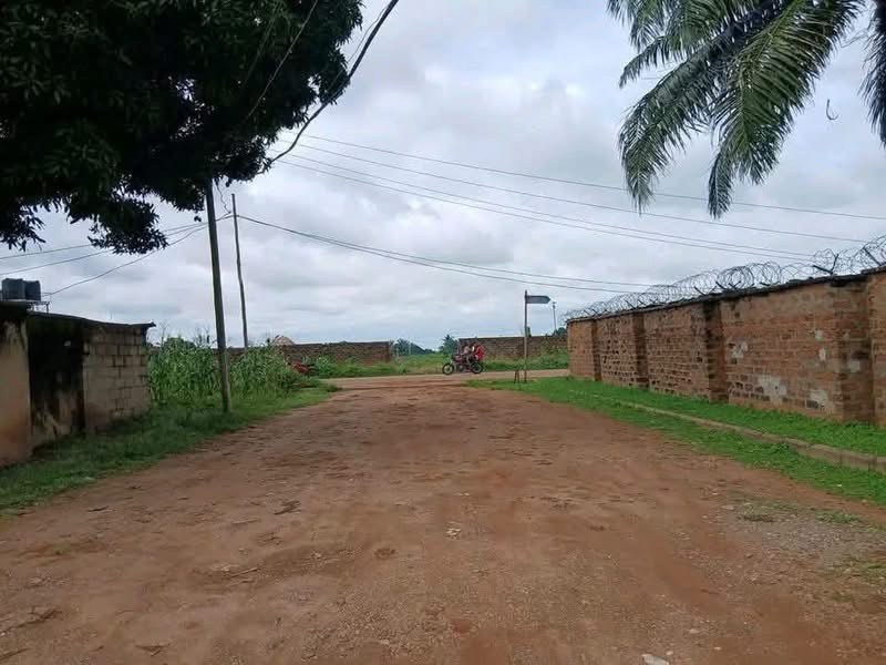 Additional view of 4 Bedroom Bungalow with Security House