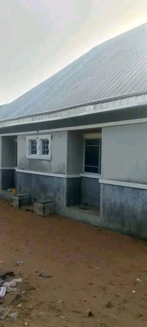 Two Bedroom Flat And One Bedroom Unit for sale in Mobile Barracks, Makurdi, Benue