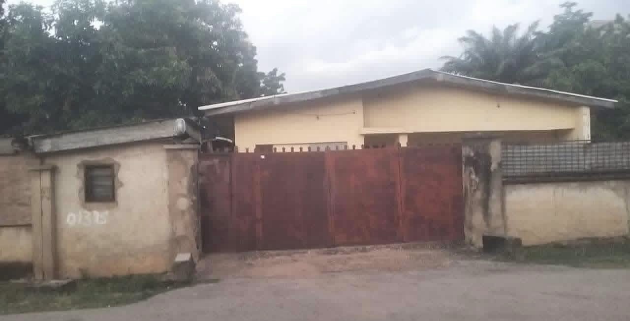 Old 4 Bedroom Flat for Sale for sale in Lobi Quarters, Makurdi, Benue