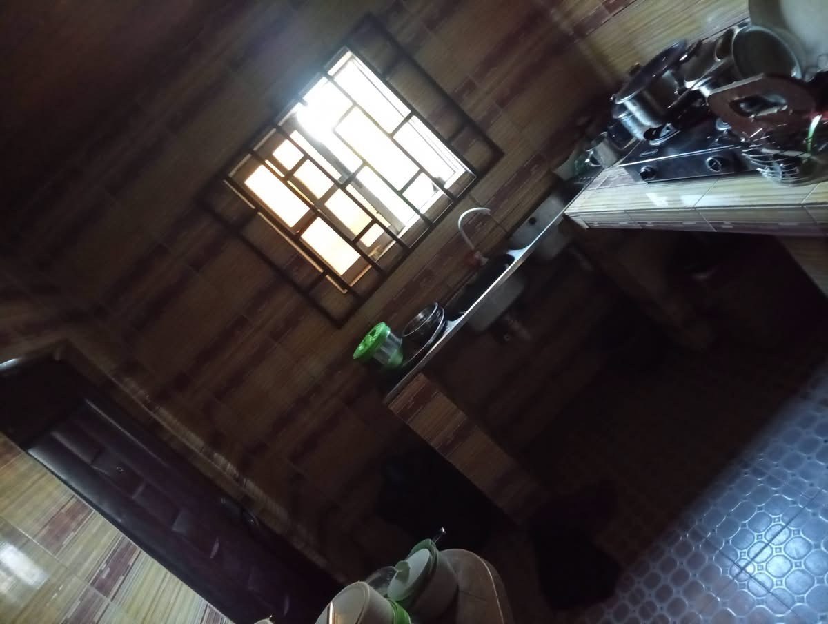 Additional view of Clean Three-Bedroom Flat with Shop