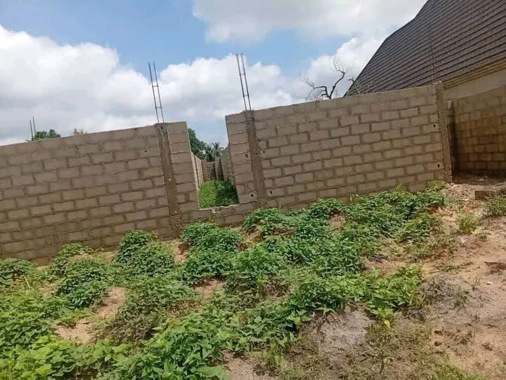 Uncompleted 14-Room Guest House for sale in Tse-Sokpo, Makurdi, Benue