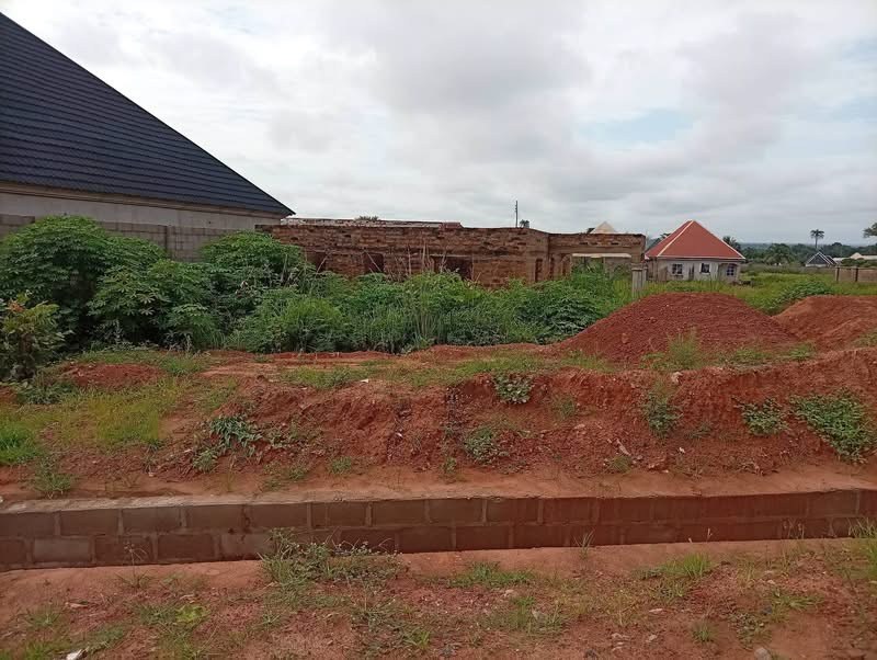 Two-Bedroom Structure on Large Roadside Plot for sale in Yaikyo, Makurdi, Benue