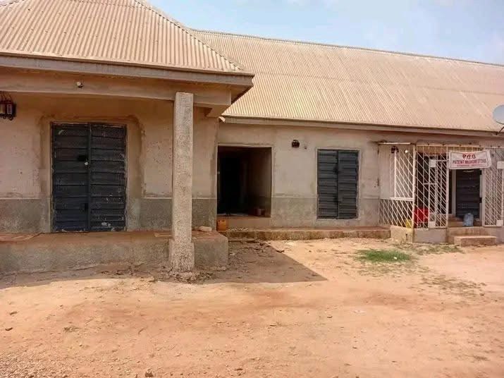 Spacious Double Shop in Achusa for rent in Achusa, Makurdi, Benue
