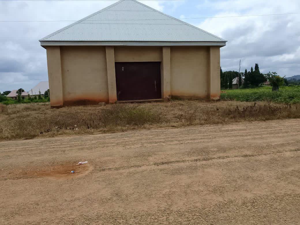 Spacious Warehouse After Agbile Market Gboko for rent in After Agbile Market, Gboko (Facing Tarred Road), Gboko, Benue