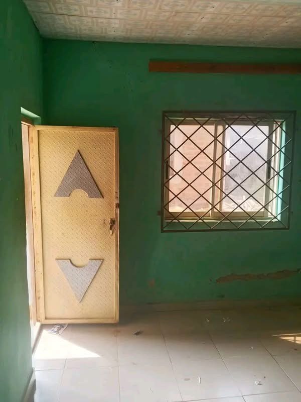 Tiled Self Contain at Villa Suite for rent in Villa Suite, Makurdi, Benue