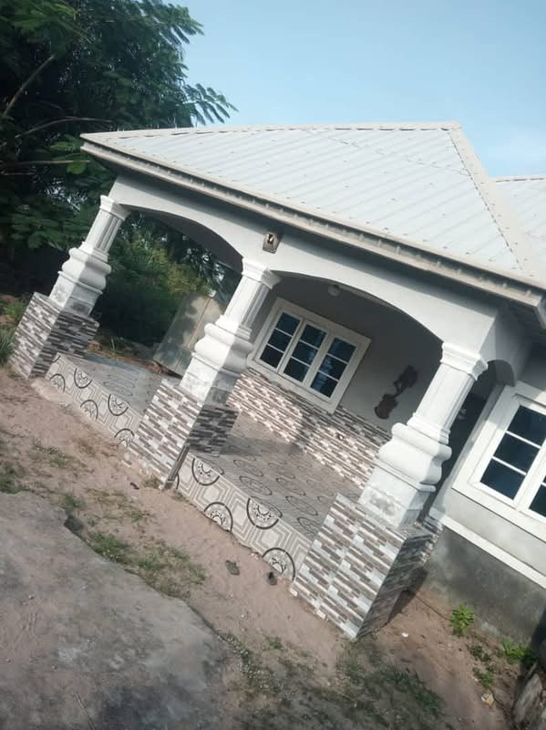 Spacious 4-Bedroom Flat for Sale in Yaikyo for sale in Yaikyo, Makurdi, Benue