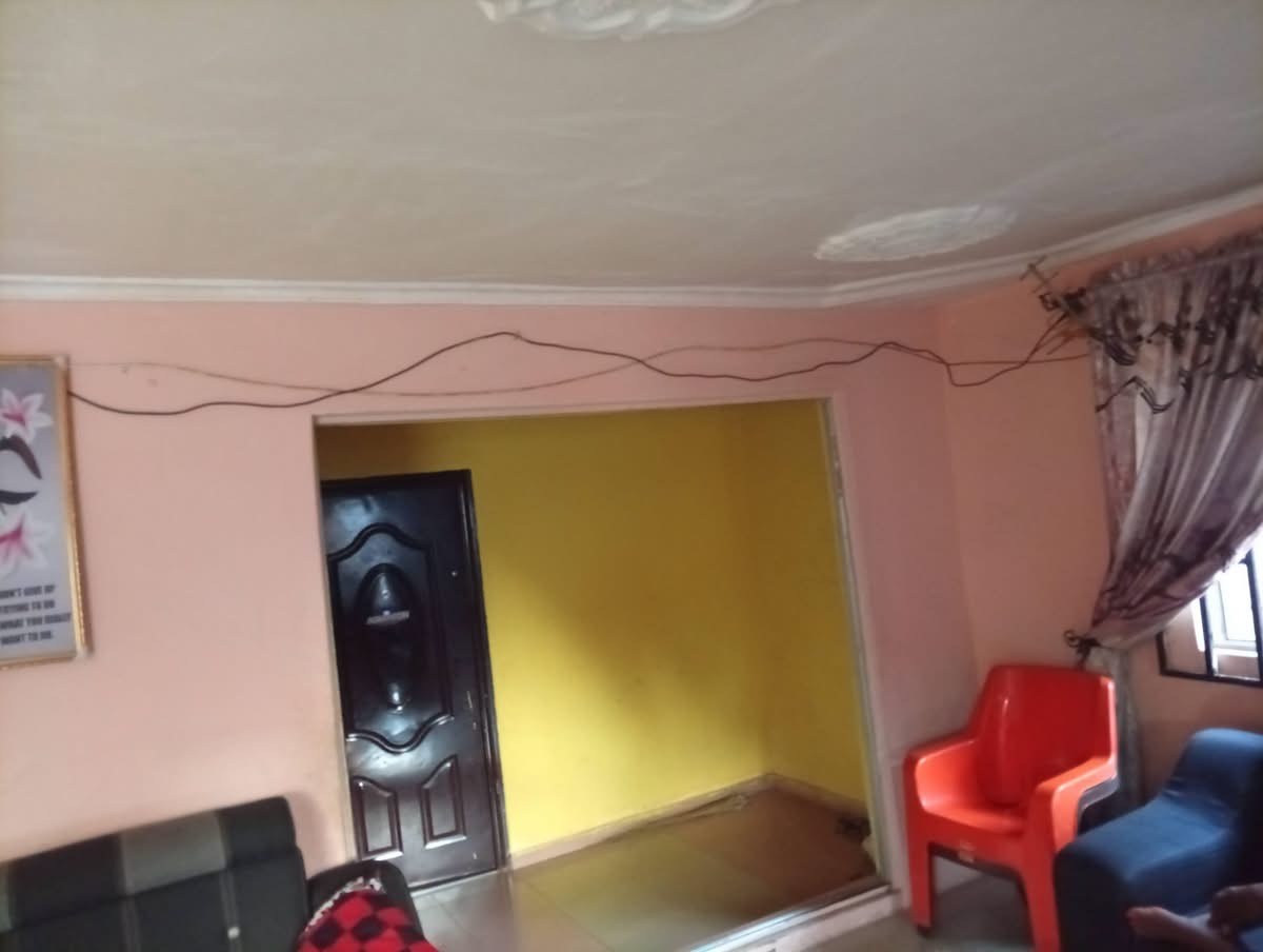 Additional view of Clean Three-Bedroom Flat with Shop