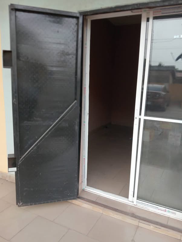 Shop in a Plaza for rent in Modern Market Road, Makurdi, Benue