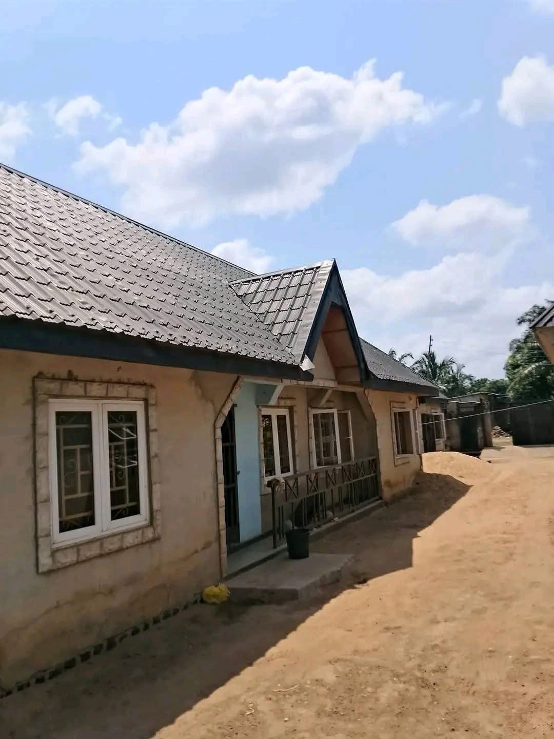 Additional view of 3 Bedroom House with 2 Bedroom Units