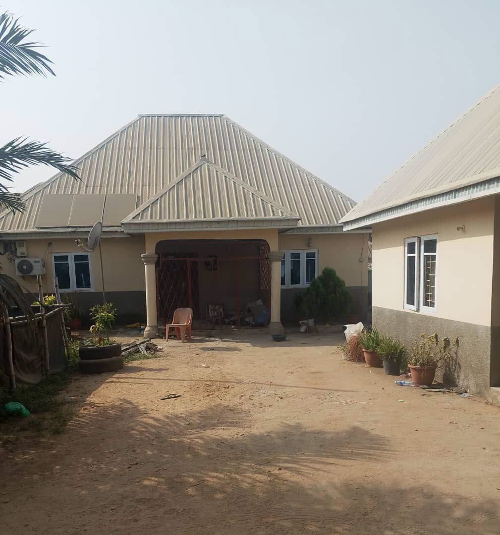 2 Bedroom Flat with Detached Self-Contain for sale in Northbank, Makurdi, Benue