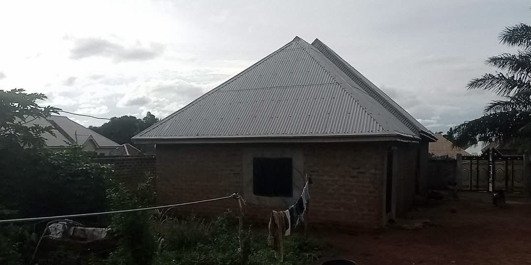 Commercial Hall, Convertible Space for sale in Mobile Barracks Market, Adeke, Makurdi, Benue