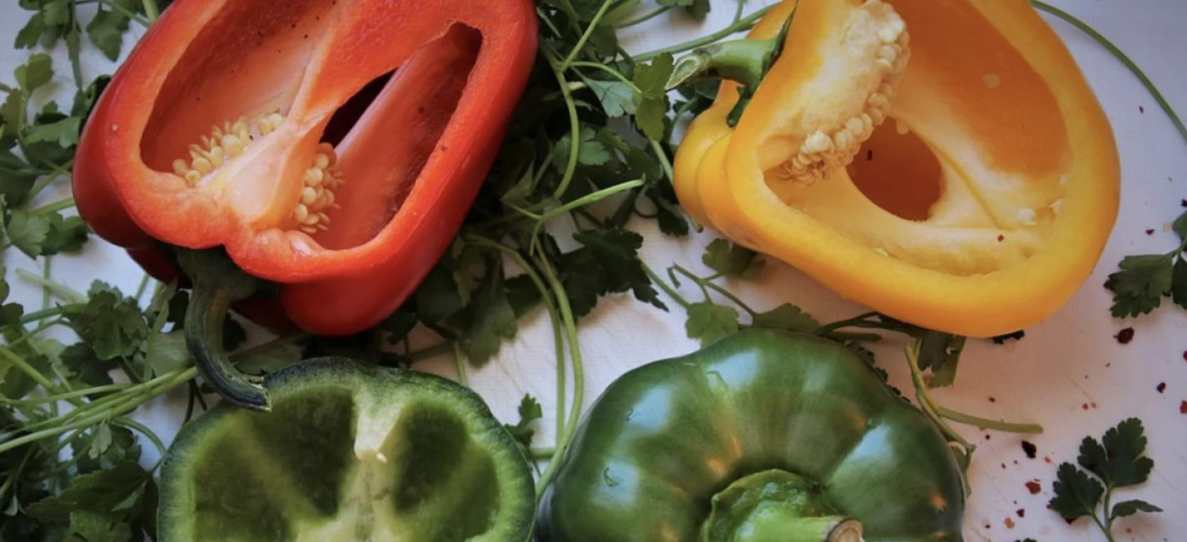 Вирощуємо перець: підживлення з перших днів і протягом усього сезону