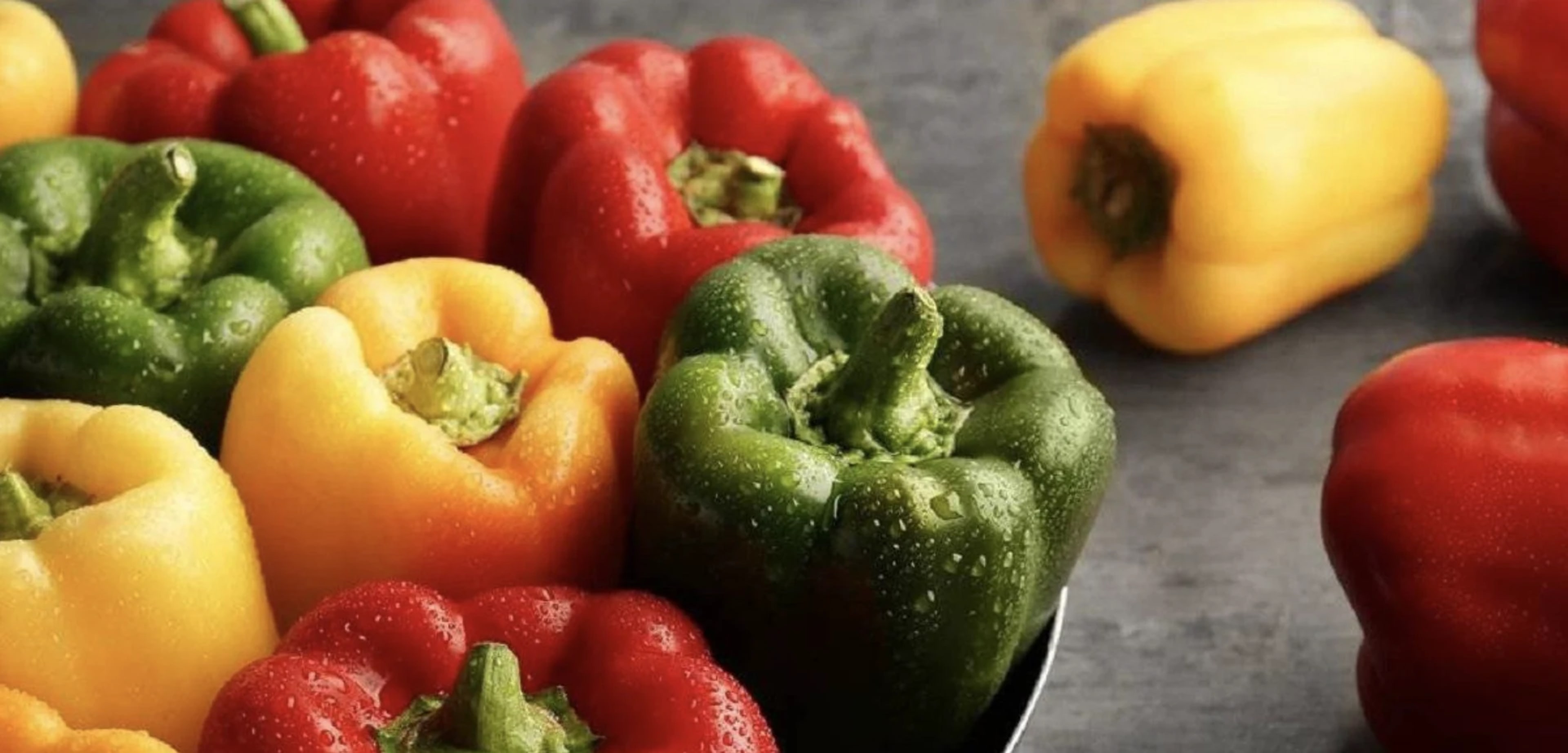 Вирощуємо перець: підживлення з перших днів і протягом усього сезону