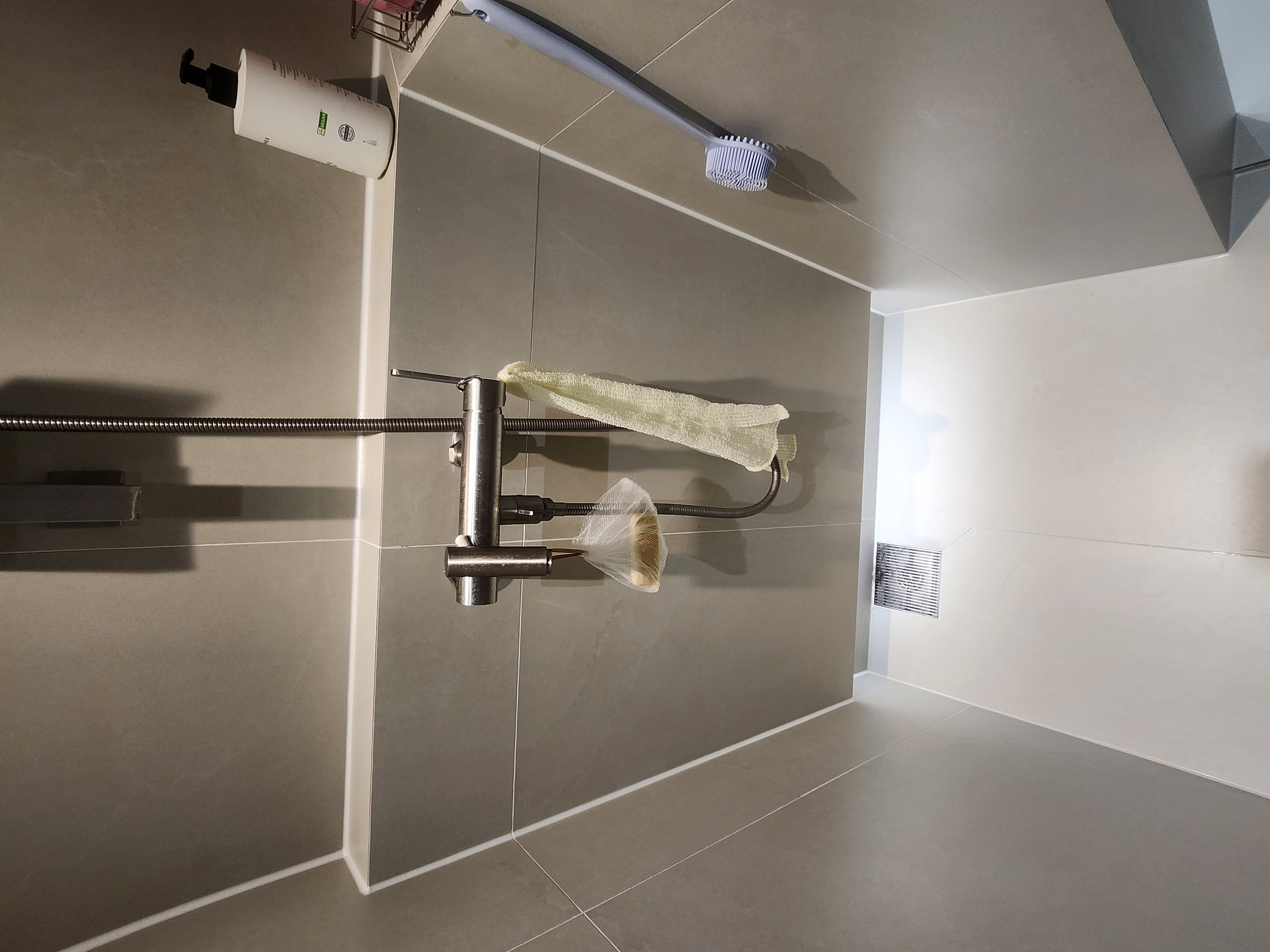 하부띄움 간접조명을 타일에서도