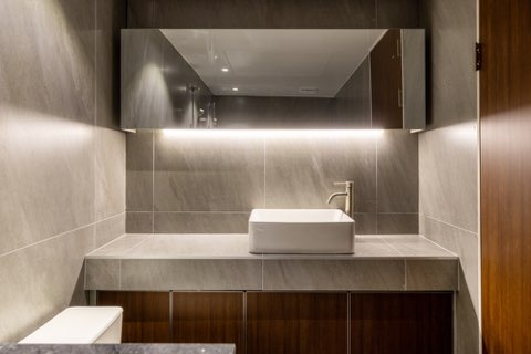 플랫장과 간접조명 카운터세면대 하부장