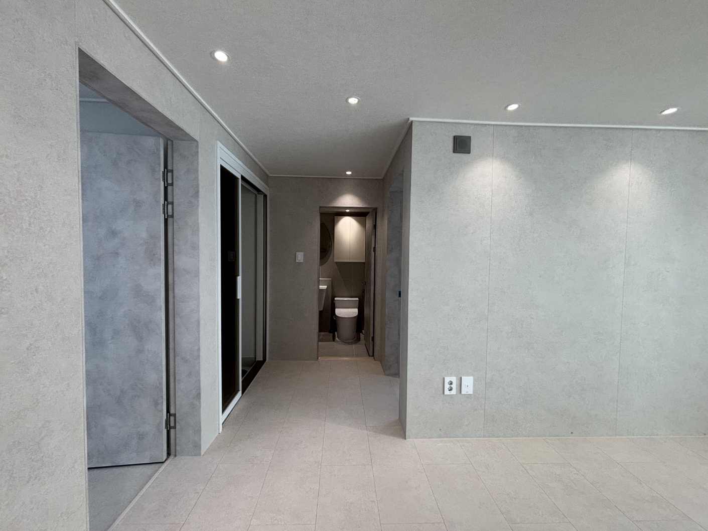 주방에서 바라본 복도 라인