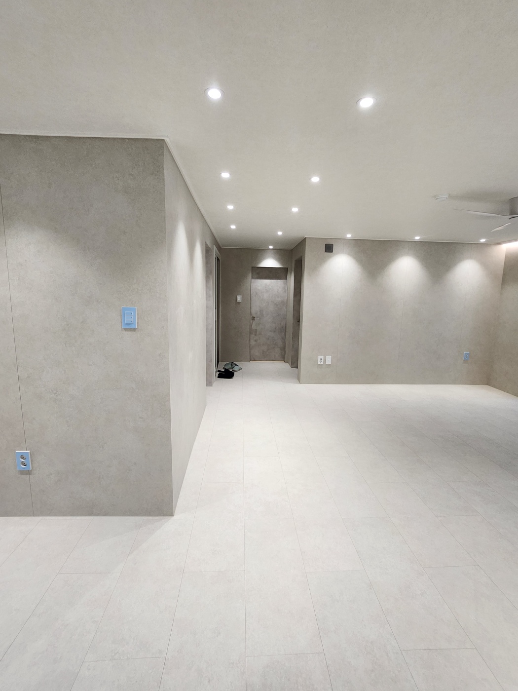 주방에서 바라본 거실