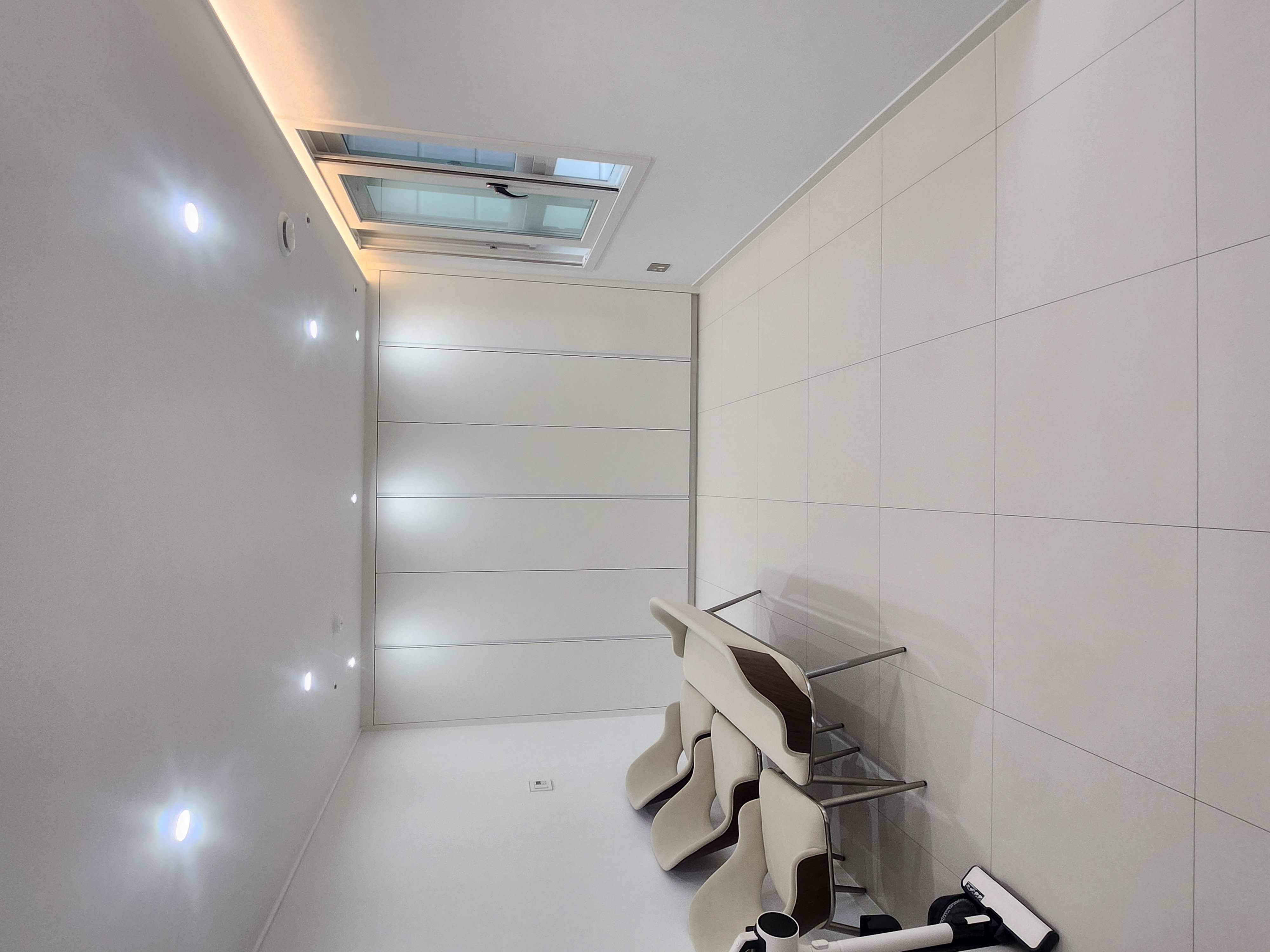 붙박이장 라인 간접조명 벽지 마감