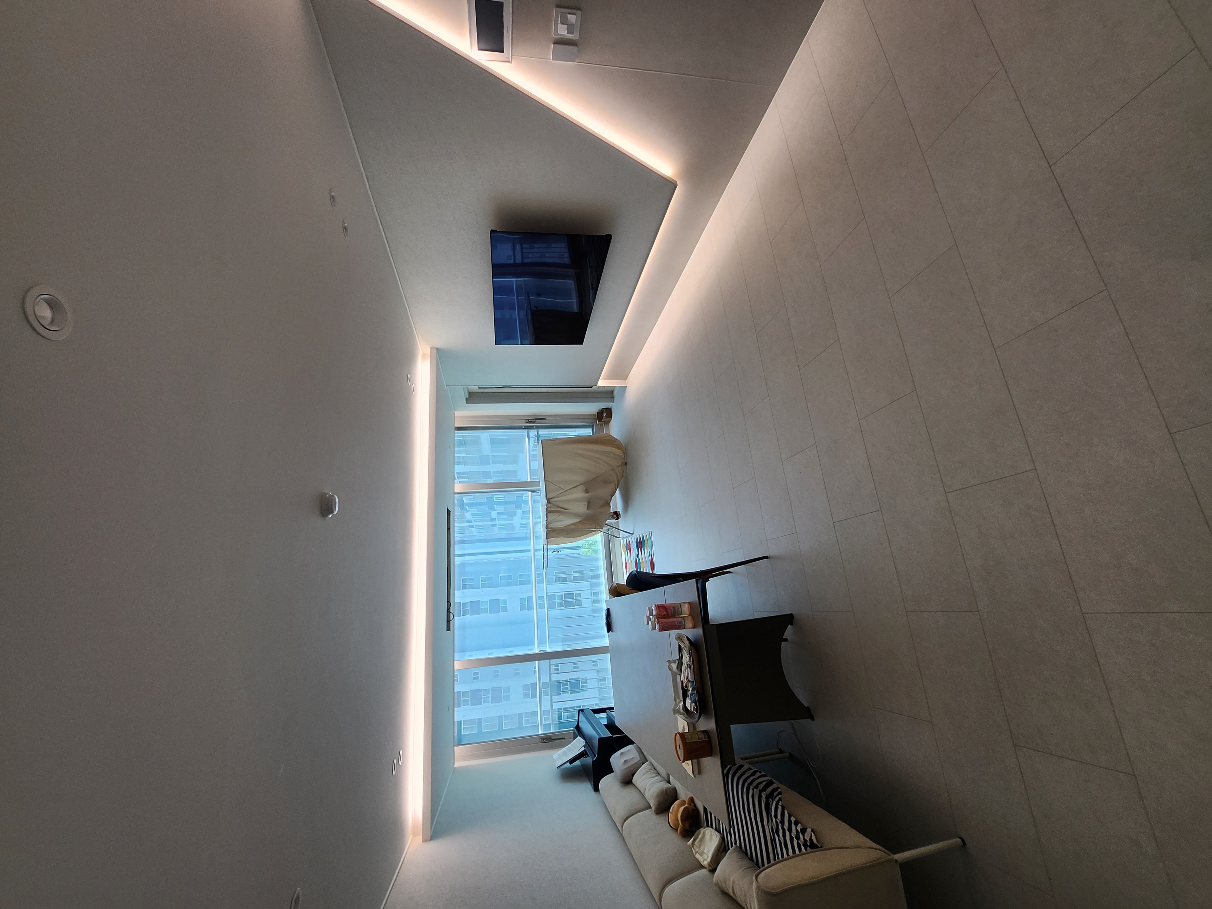 거실 간접조명 라인 도배 마감