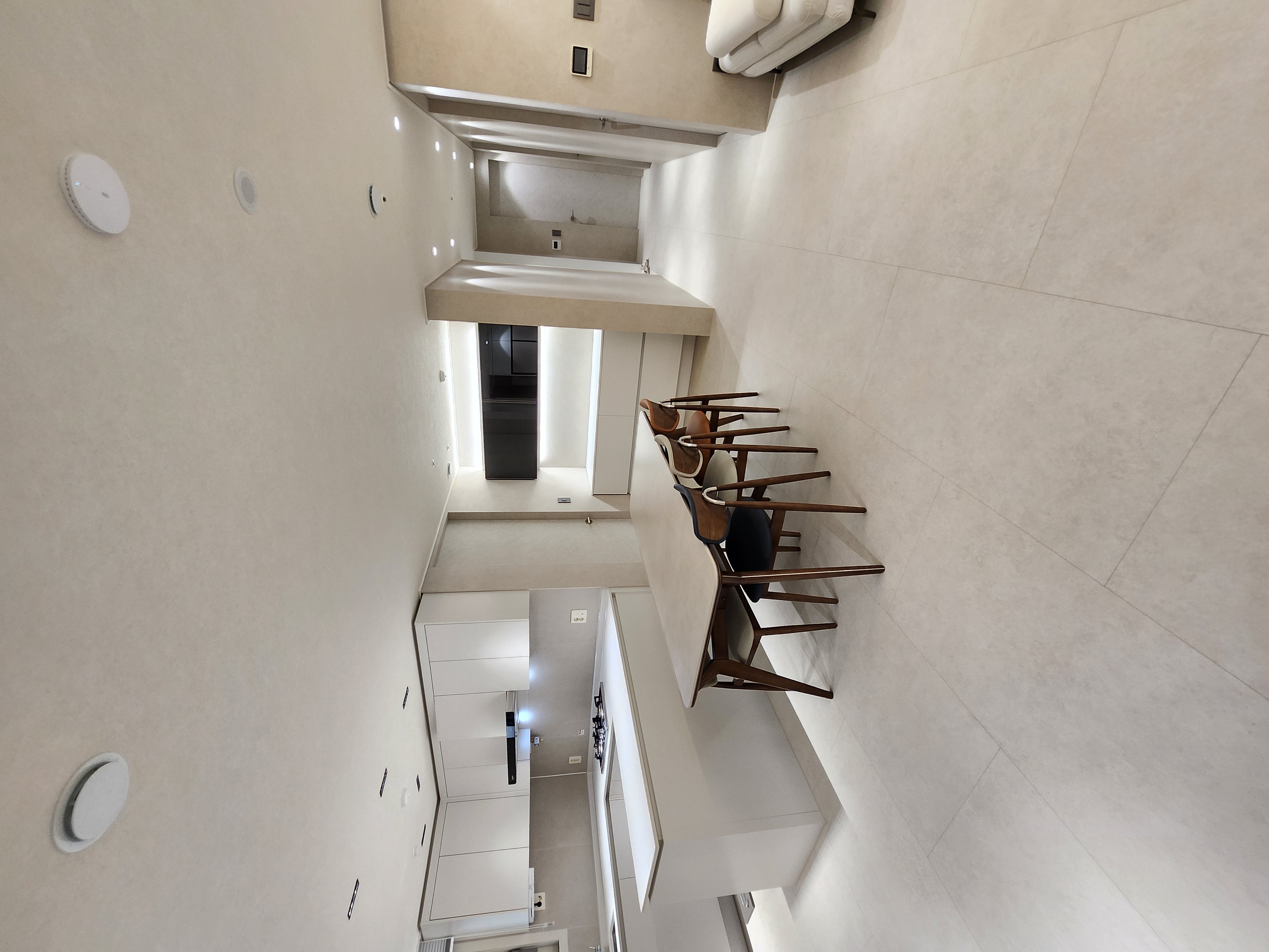 거실 천장 디아망 벽지 시공