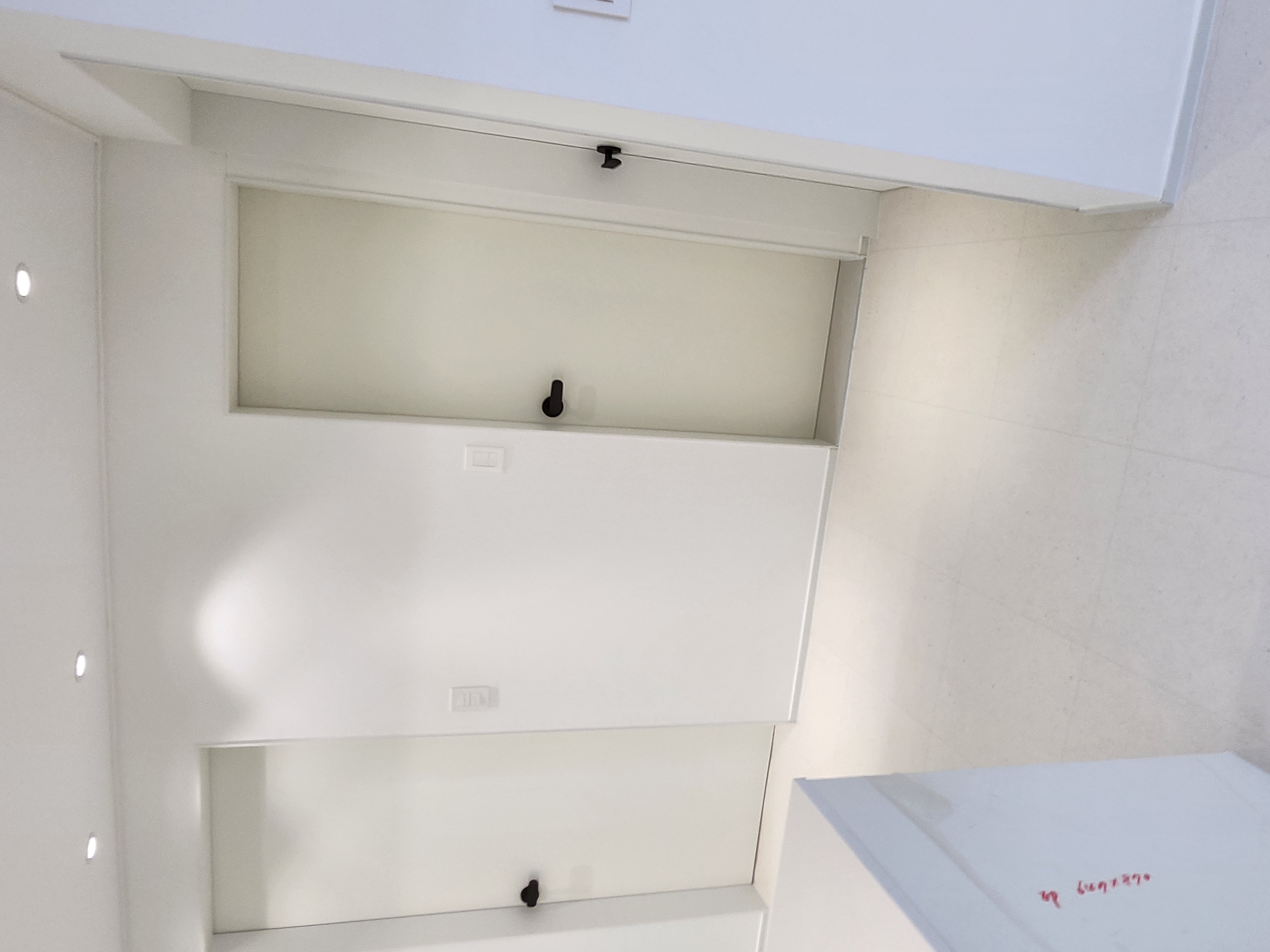 9mm 문선 디테일 벽면 도배 마감