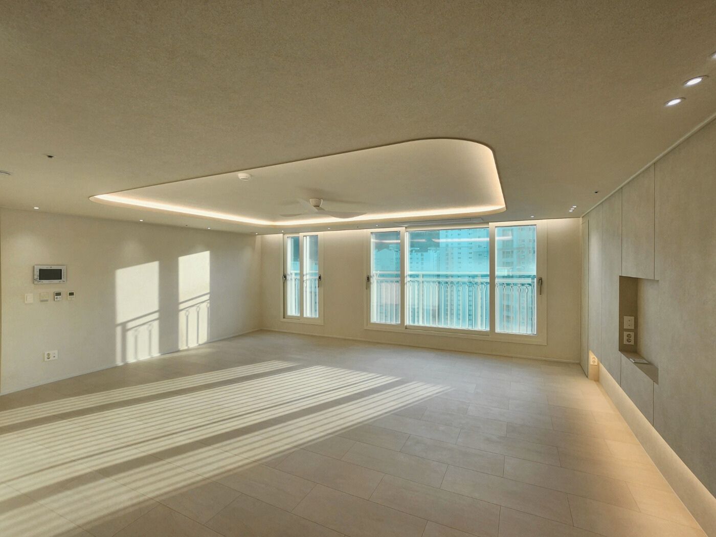 거실에서 바라본 우물천정