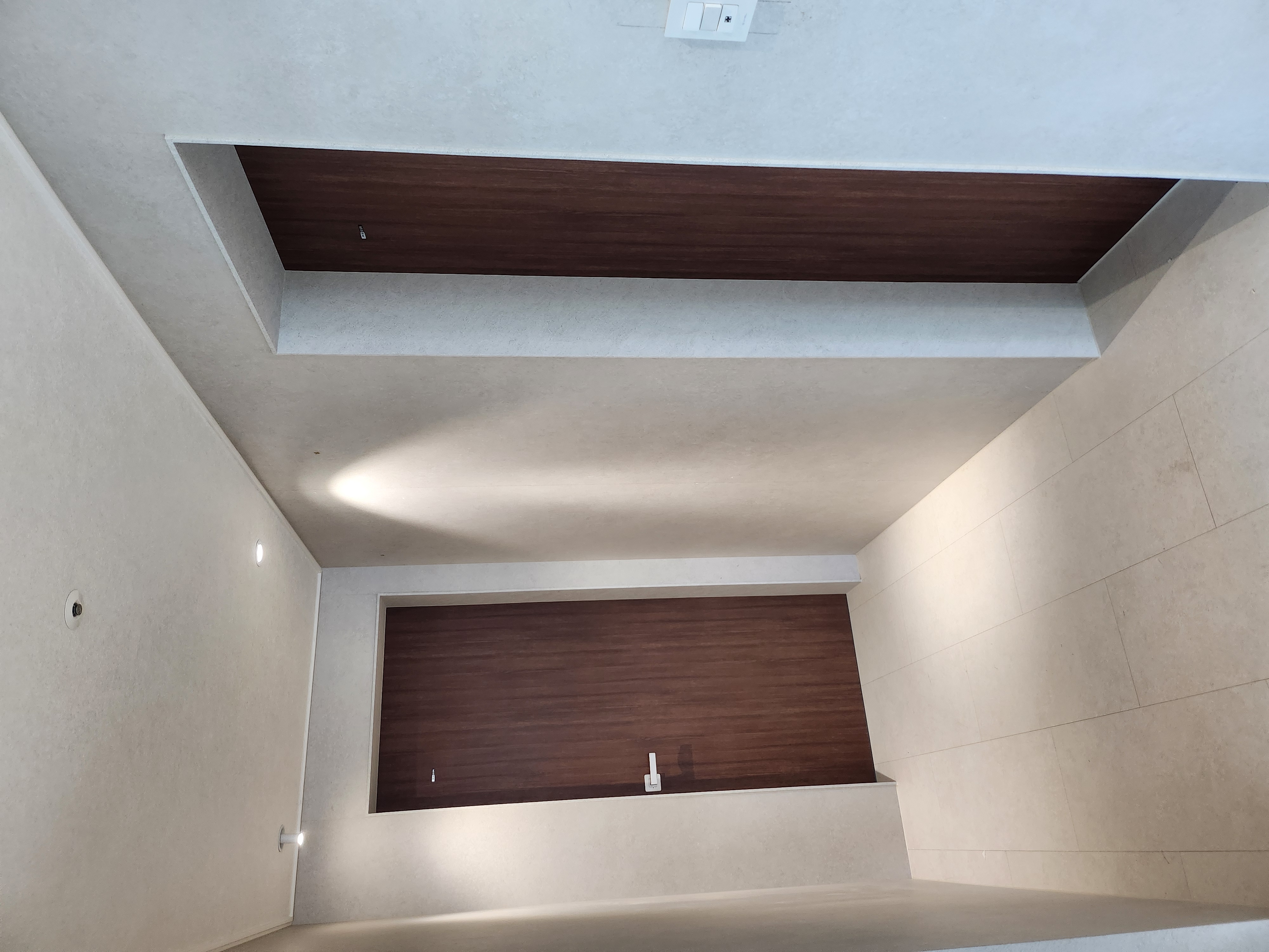 스텝도어와 숏 실린더 조명 포인트