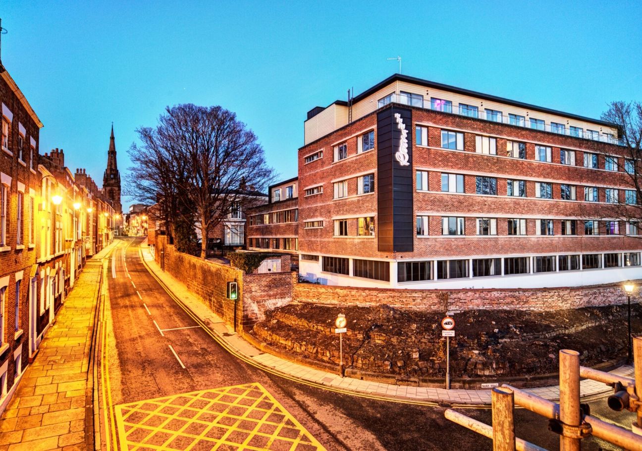 Hotel In Chester City Centre Serviced Apartments Roomzzz