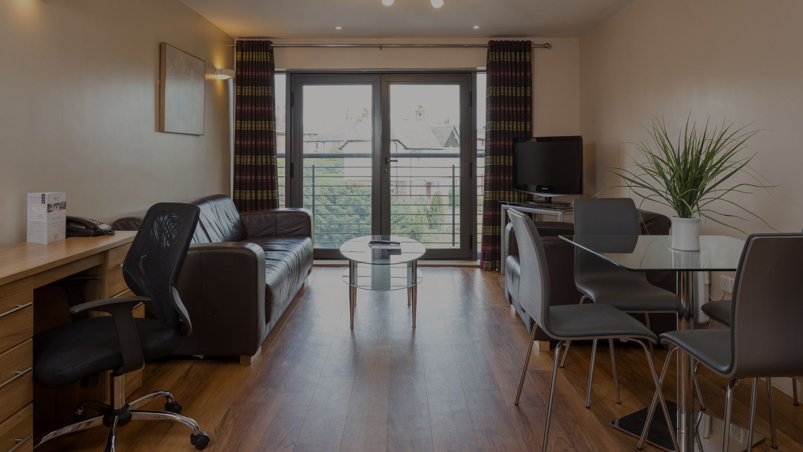 Hotel in Headingley & Serviced Apartments | Roomzzz ...