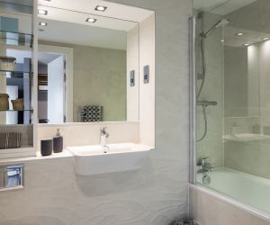 Grande Student Apartment in Leeds with En-suite Bath and Shower. IconInc, The Glassworks